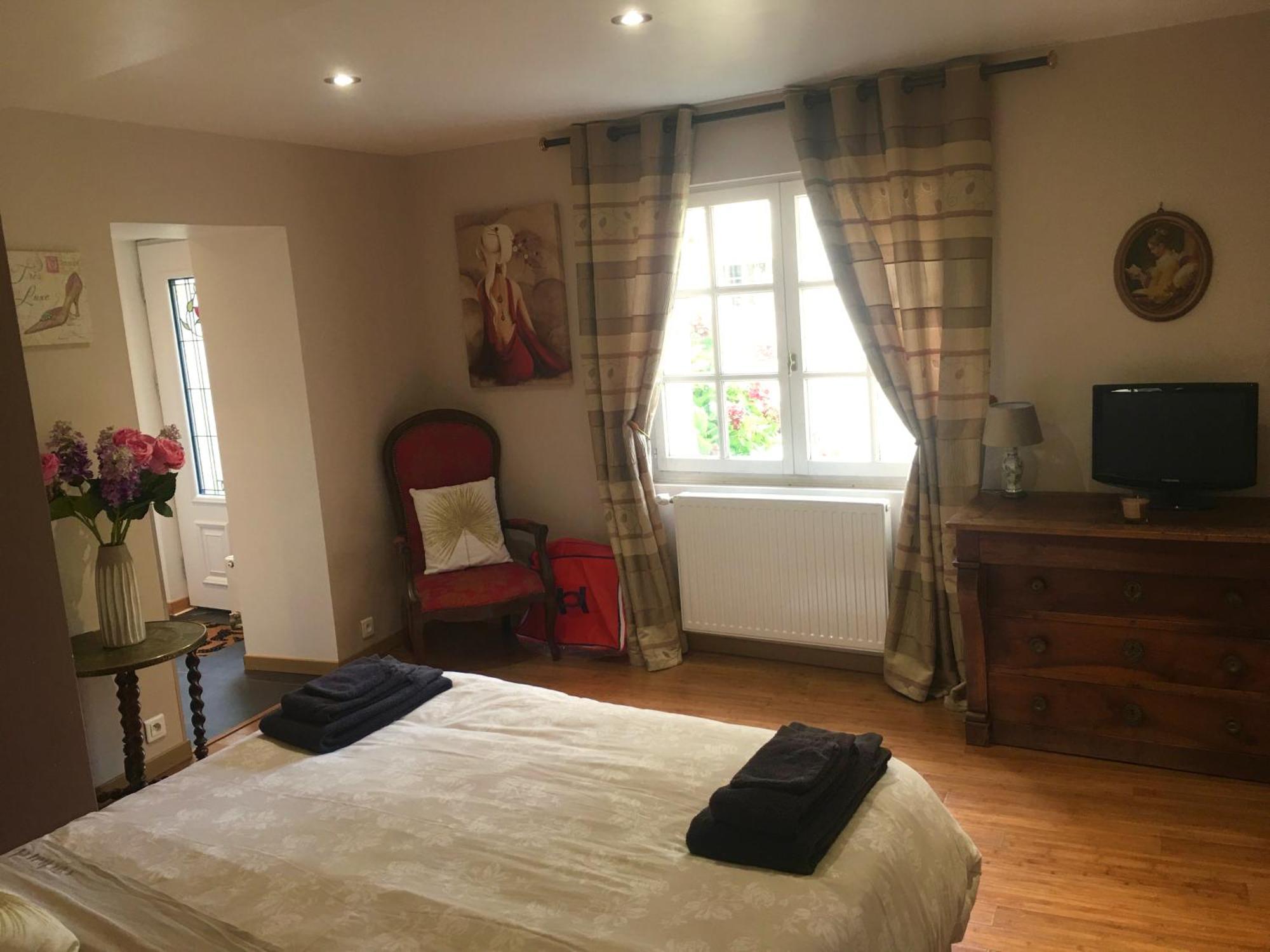 Ferienwohnung La Tour De Flandre Rousseloy Zimmer foto